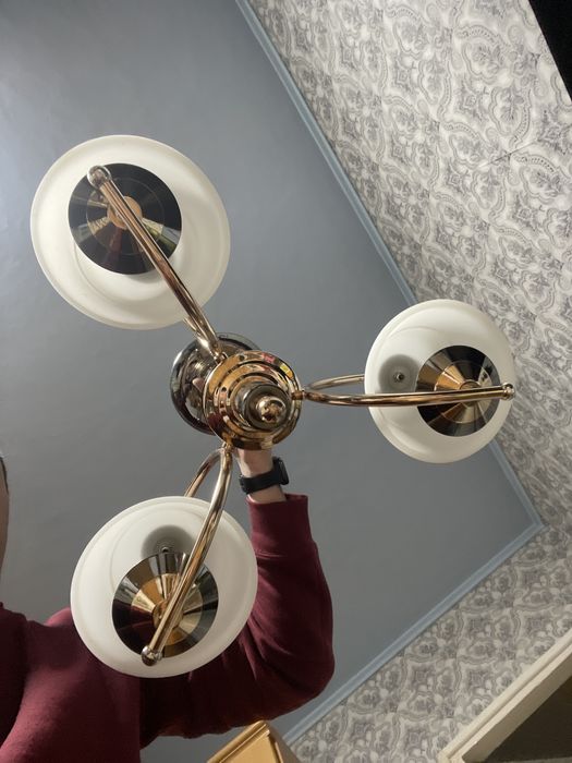 Продается люстра