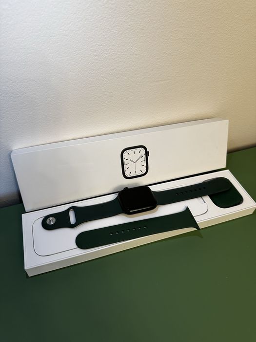 Apple watch Series 7 / 45 mm Green Sport