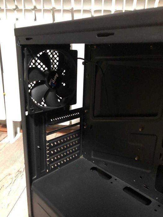 Корпус AeroCool с 2 кулерами