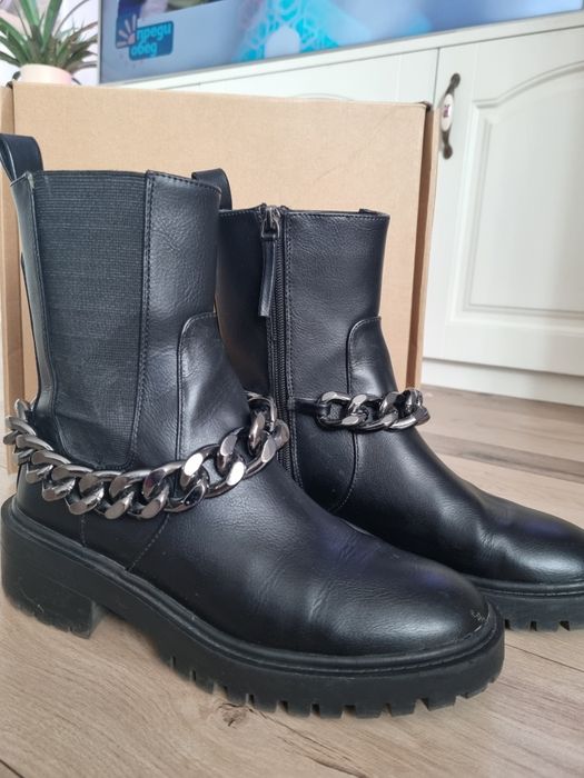 Бота с аксесоари Reserved