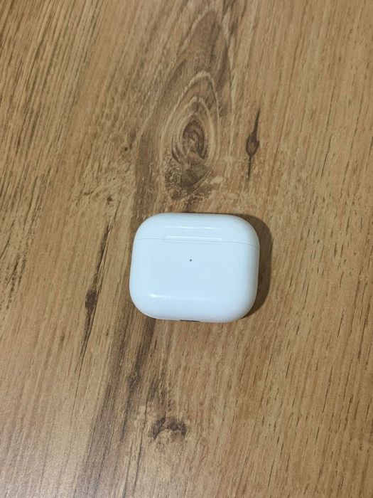 Продавам слушалки Apple Air Pods 3