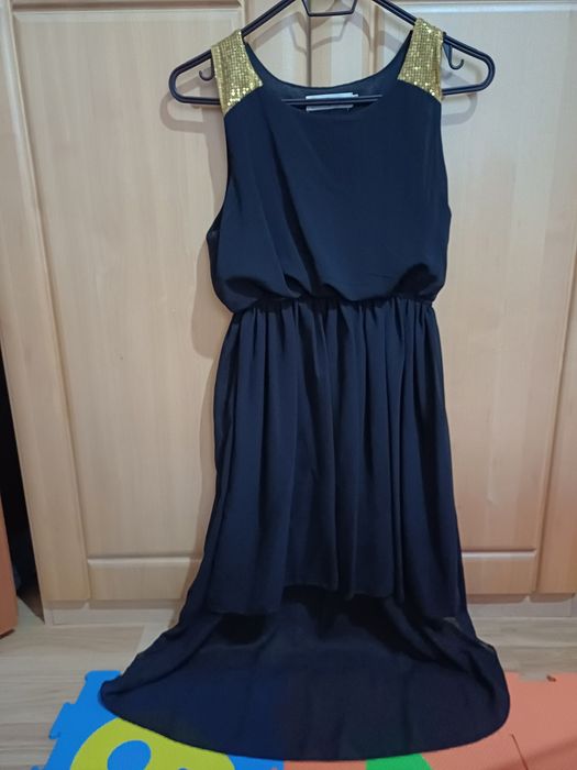 Vand rochie cu trena, L, în stare impecabila