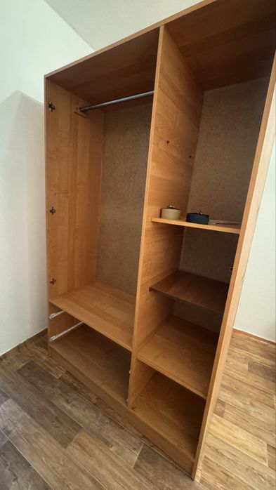 Шкаф есть двери шрупы