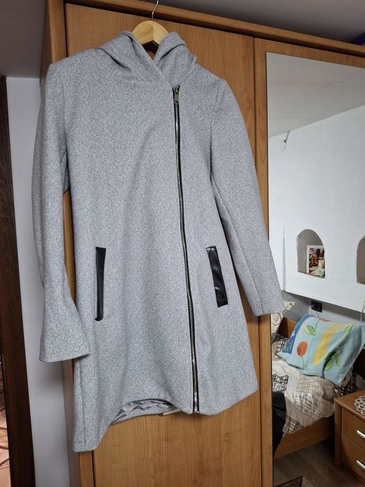 Дамско палто с качулка