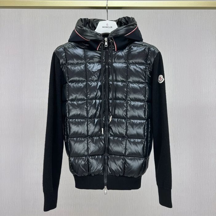 Куртка Moncler.