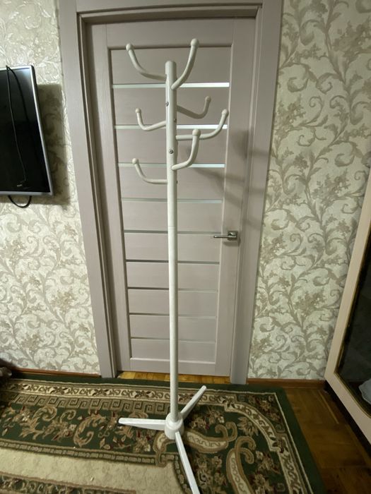Вешалка  для верхней одежды и т.д в отличном состояний
