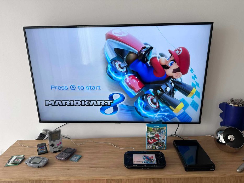 Перфектна Nintendo Wii U Нинтендо + 2 игри Mario Kart