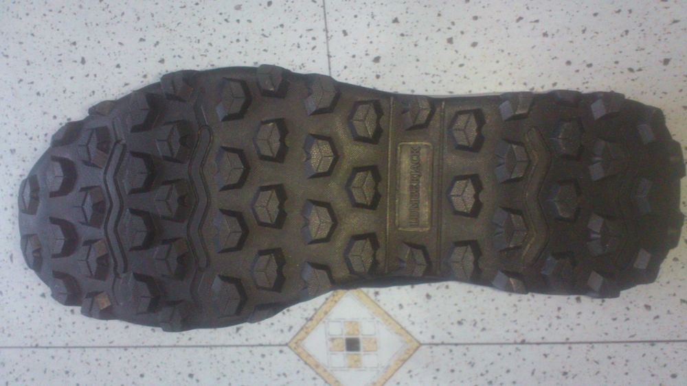 продаю отличные  фирменные кроссовки lumberjack р 42 звоните смело