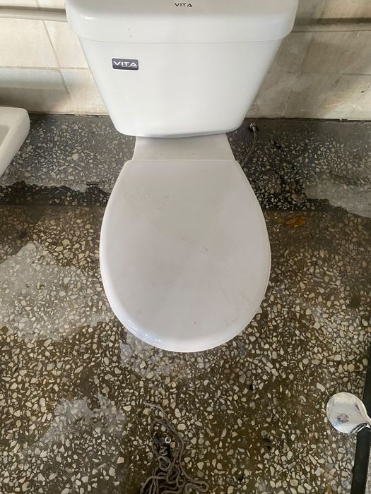 Продам унитаз с раковиной