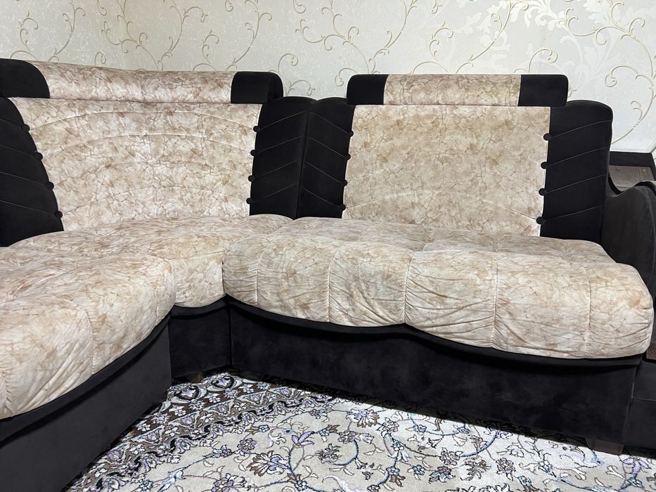 Уголок сотилади