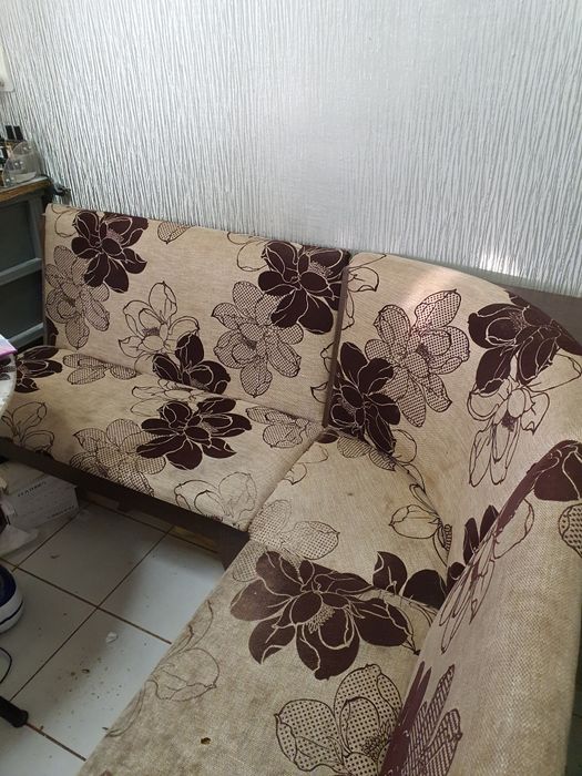 Vând coltar bucătărie+masa