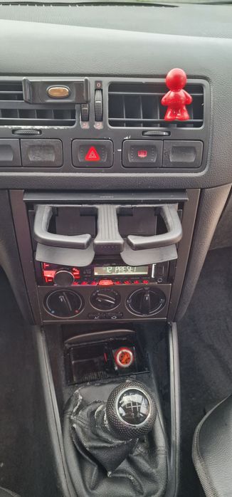 VW Bora 1.6 16V .  2001 prima înmatriculare 2004 . 1500€