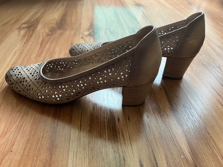 Продавам дамски обувки