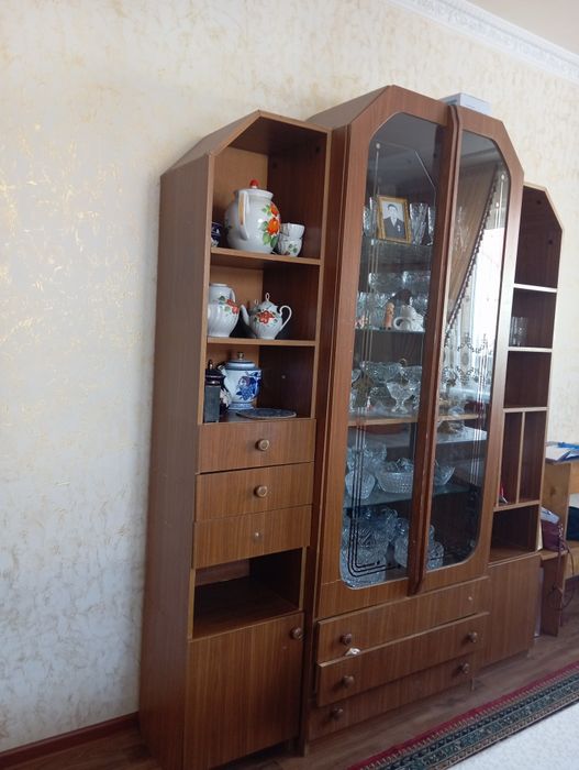 Шкаф - горка для посуды