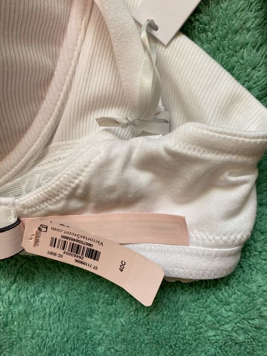 Sutien Victoria’s Secret original SUA mărimea 40 c alb