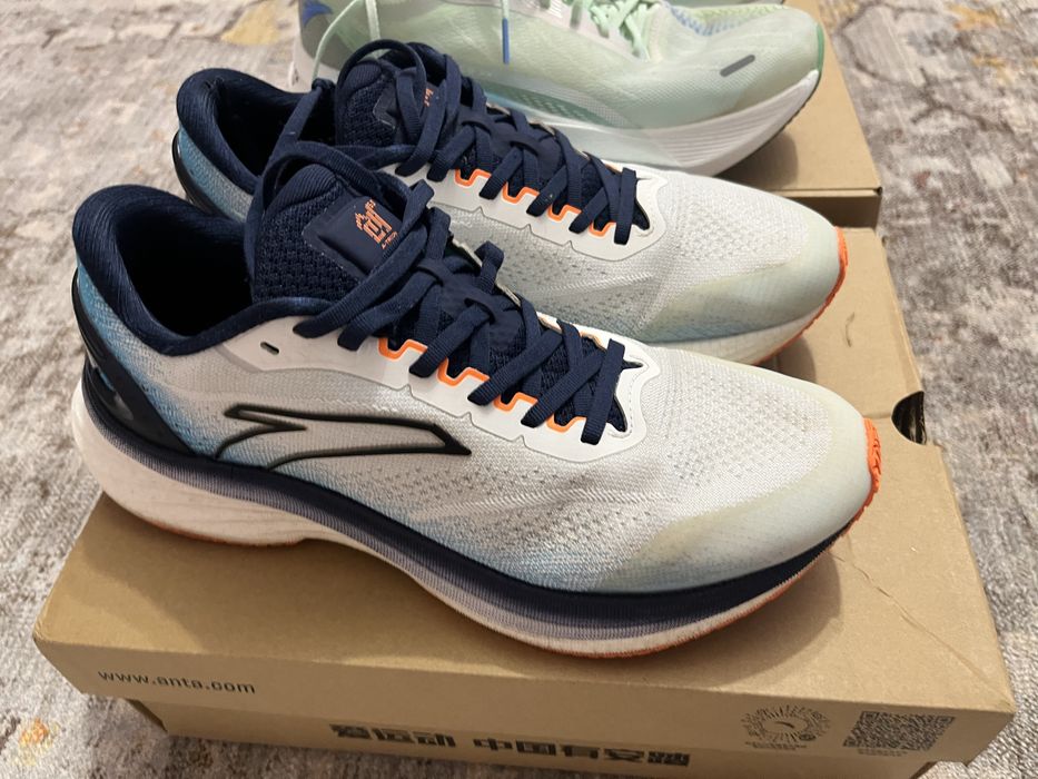 Беговые кроссовки