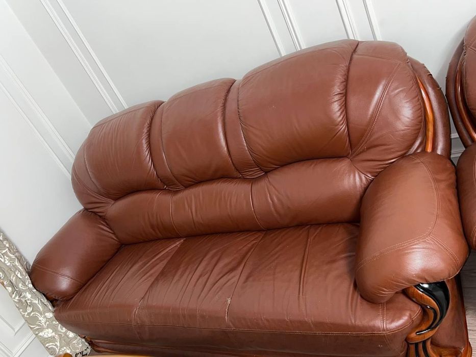 Мебель .Кожаный диван.