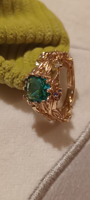 Inel superb marime mare cu piatra verde