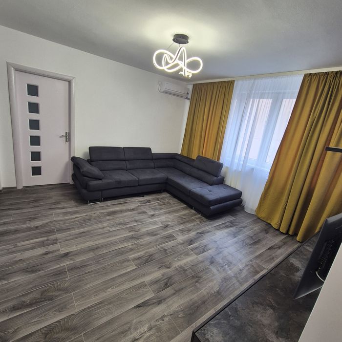 Vand apartament 3 camere renovat recent Bd ul Republicii