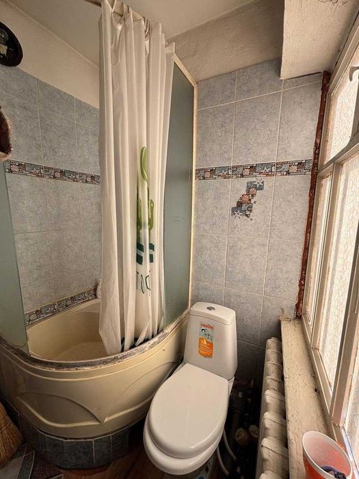 Продам малосемейку на Урицкого