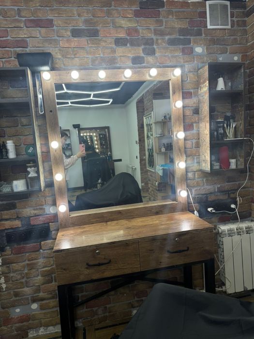 Продам Зеркала,Кресло,Шкаф