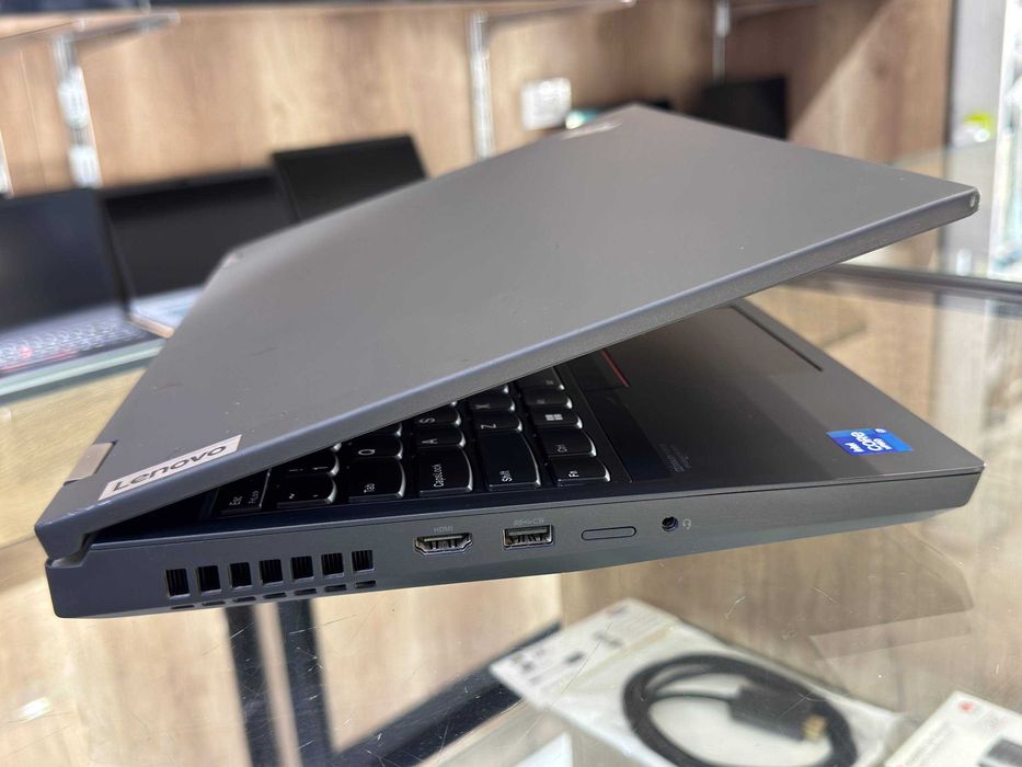 LENOVO ThinkPad P15 Gen 2 Core i7-11850H ram32 ssd512 Quadro T1200 4Gb