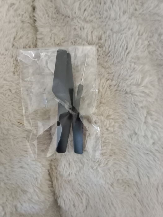 Дрон на пульте управлении