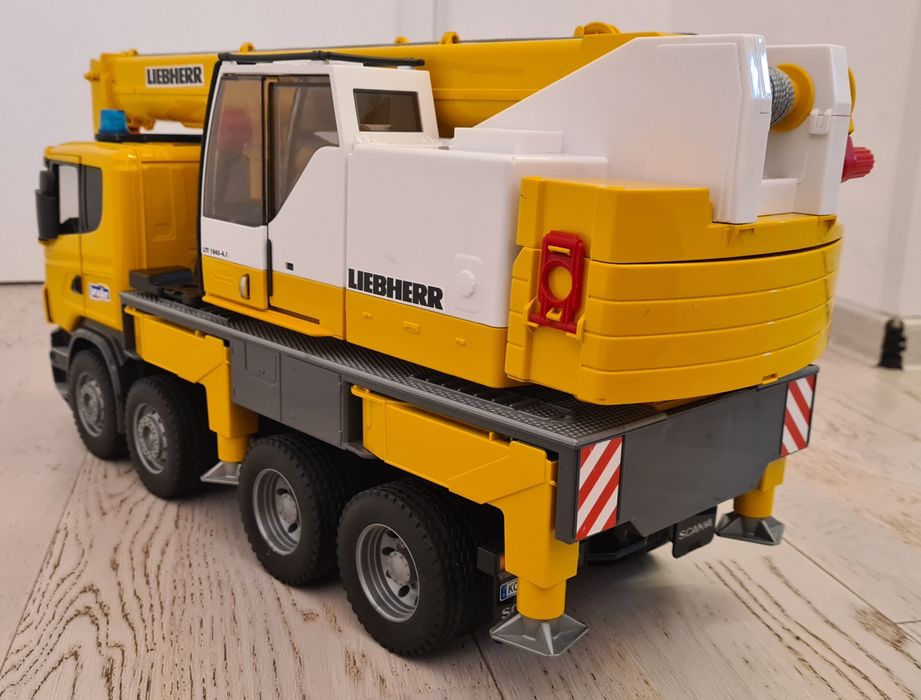 Macara Bruder Liebherr Scania
