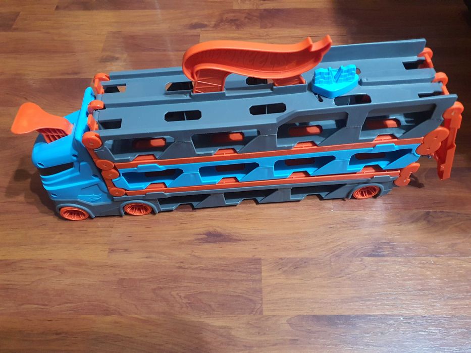 Игрален комплект 2 In 1 Hot Wheels - Мега автовоз и писта