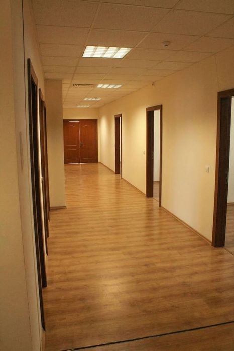 Цял офис етаж в Гара Искър – светъл, гъвкаво разпределение, близо до