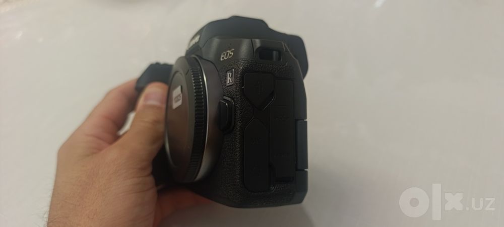 Canon EOS R  (body)