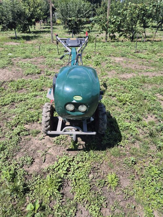 Vând motocultor de 9 cp