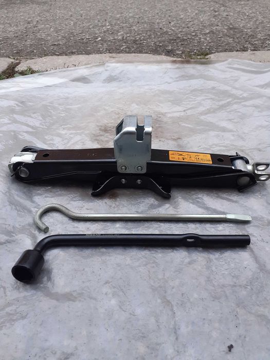 Cric,cheie roti NISSAN Qashqai, X-trail, Juke, RENAULT Kadjar, Arkana