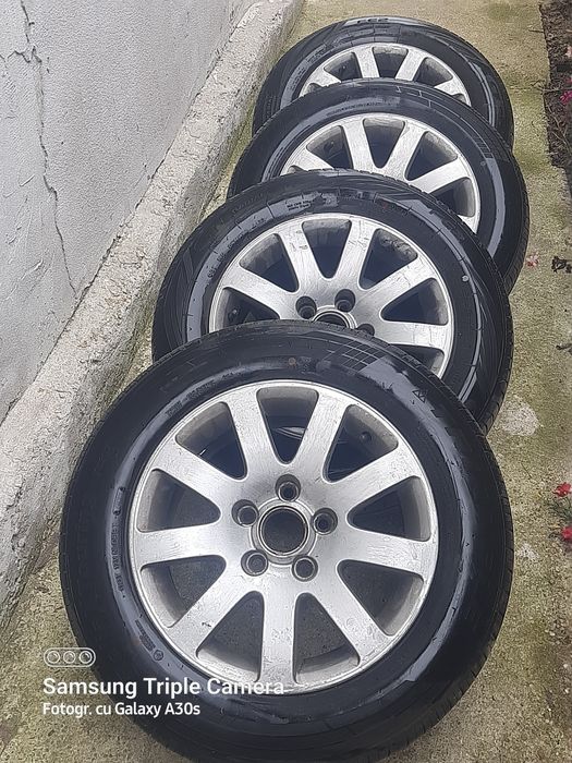 Se vinde  cauciucuri noi cu genti