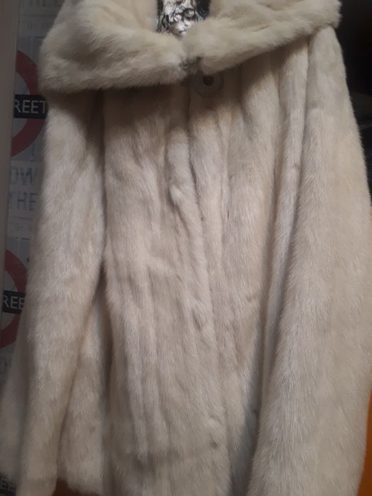Норковую шубу продам
