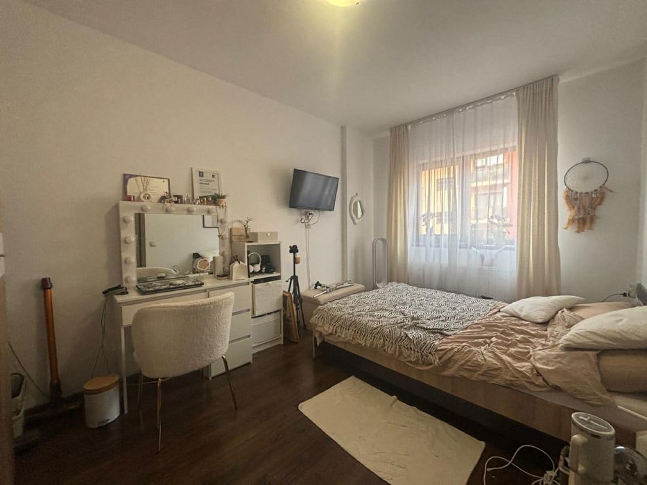 Pret euro Apartament 3 camere 57mp,intermediar  , balcon,parcare, boxa