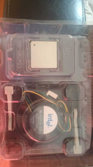 Jacheta XL UPower Neon-Negru, 8GB Ram DDR 4 pc4-2133p,Proceosr Celeron