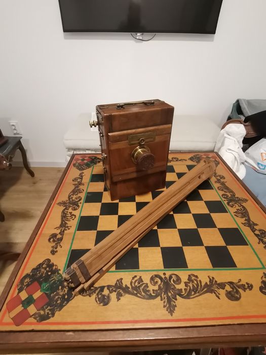 Античен дървен фотоапарат с мех