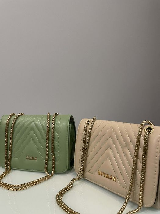 Чанти от всички модели и портмонета