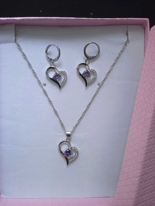 Нов,масивен, дамски сребърен комплект,със сърца. 12 различни. В кутия.