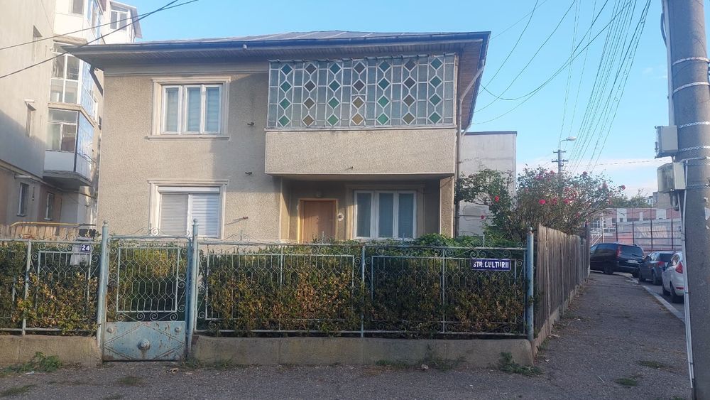 Vand  schimb cu terenuri si apartamente