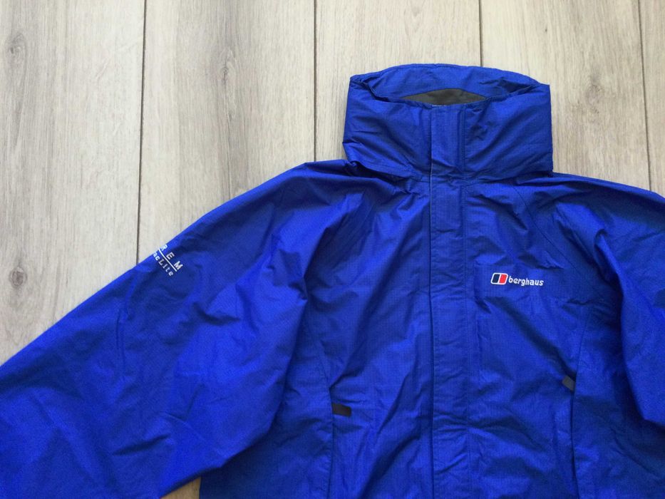 НОВА дамско синьо яке ветровка горнище BERGHAUS Goretex размер 12 / М