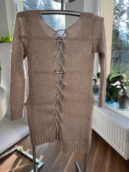 Rochie tricotata cu paiete spate la vedere - ideal de Craciun Revelion