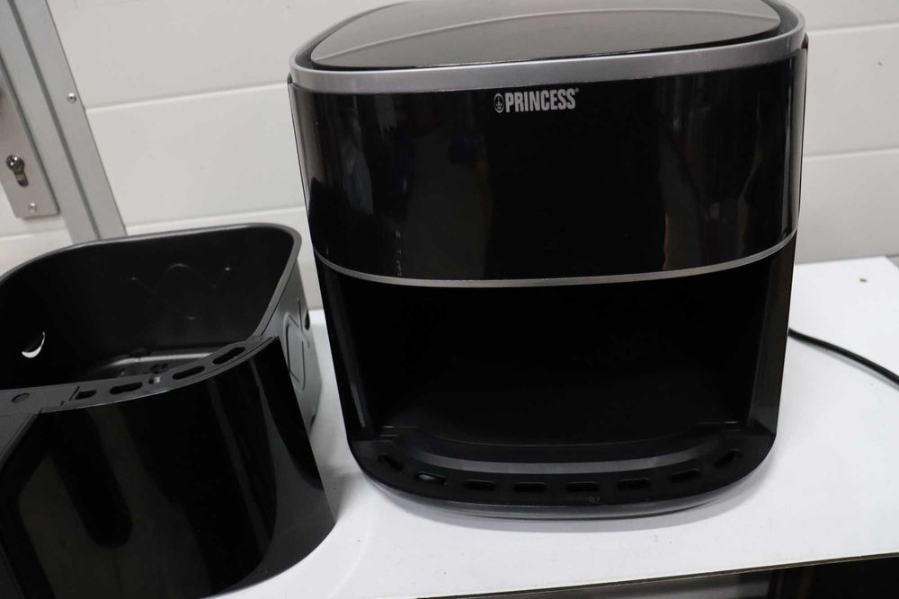 Air Fryer Princess 6л, 8 програми, LED, 1500W, Фритюрник, лек ДЕФЕКТ