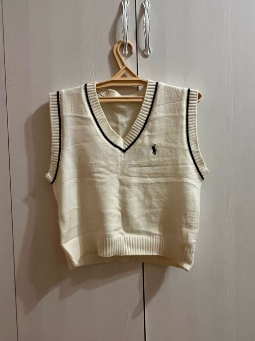 желетка поло белая