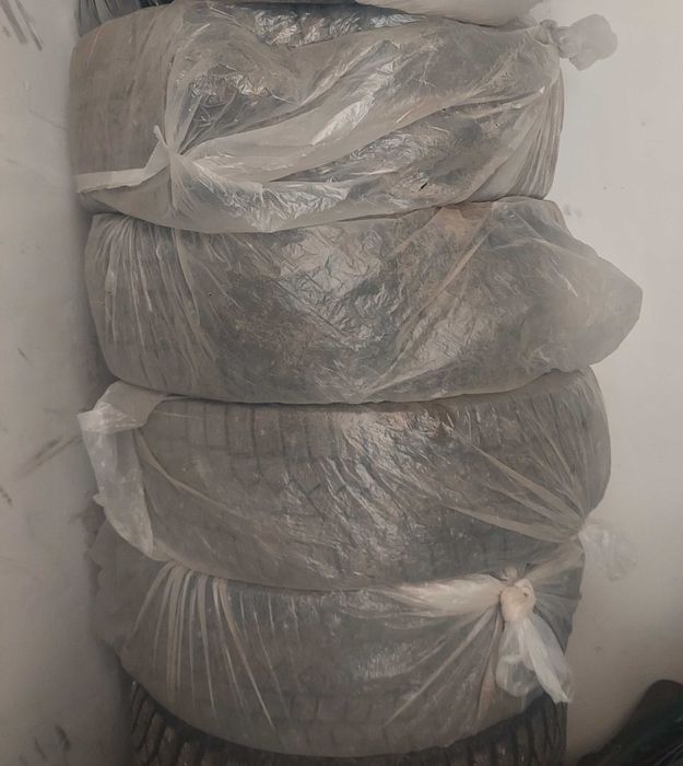 Зимные шины  205/50R17