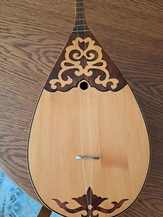 Очень красивая домбра