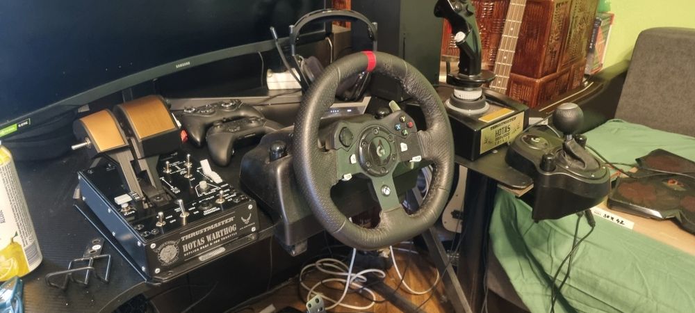 Vand volan Logitech g920 pentru xbox si pc