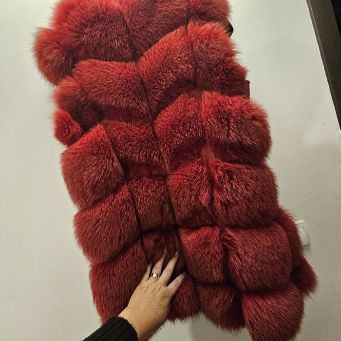Vesta blana vulpe rosie