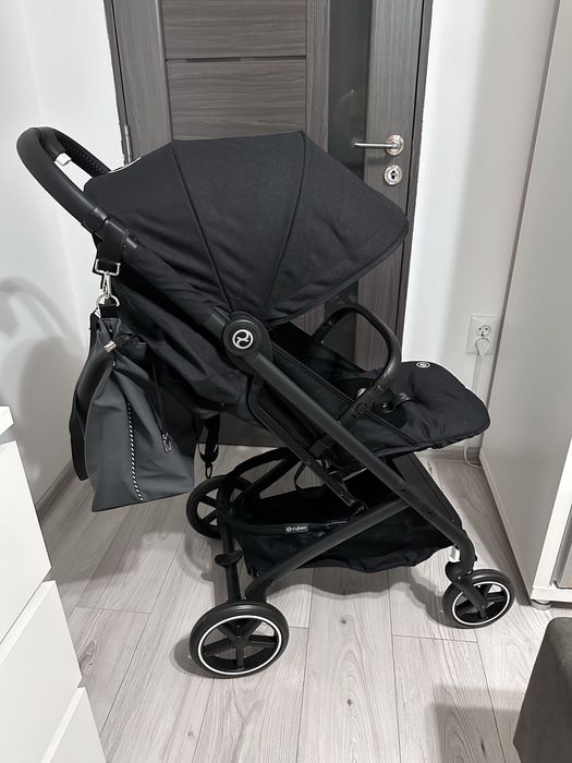 Carucior pentru bebelusi Cybex Gold Beezy Magic Black,  negru